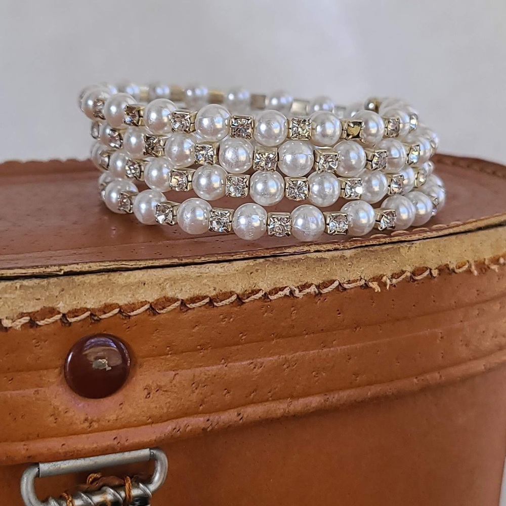 Memory Wire Pearl & Rhinestone Bracelet - Picture 3 of 6